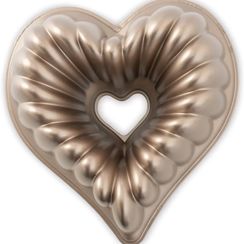 Free Paris Hilton Heart Shaped Fluted Pan
